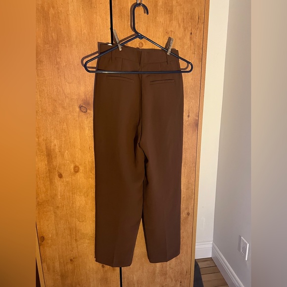 Aritzia Carrot Pant - Picture 2 of 3